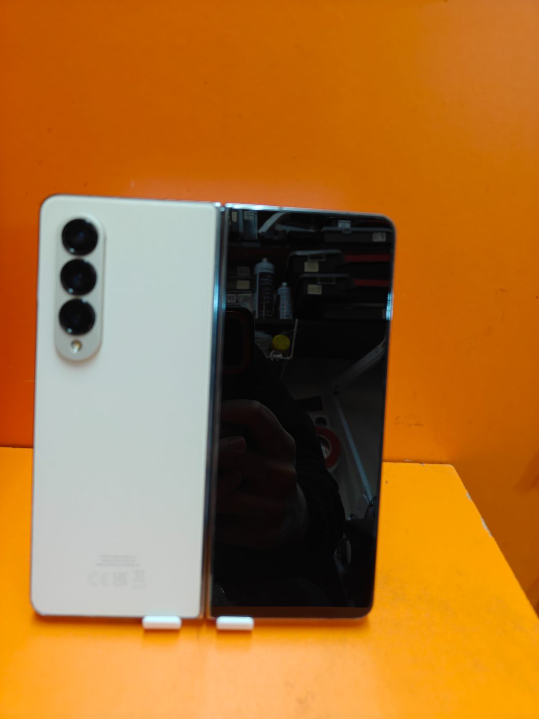 2ND HAND SAMSUNG Z FOLD 4 512GB (BEIGE BACK - GRAY FRAME) thumbnail 3