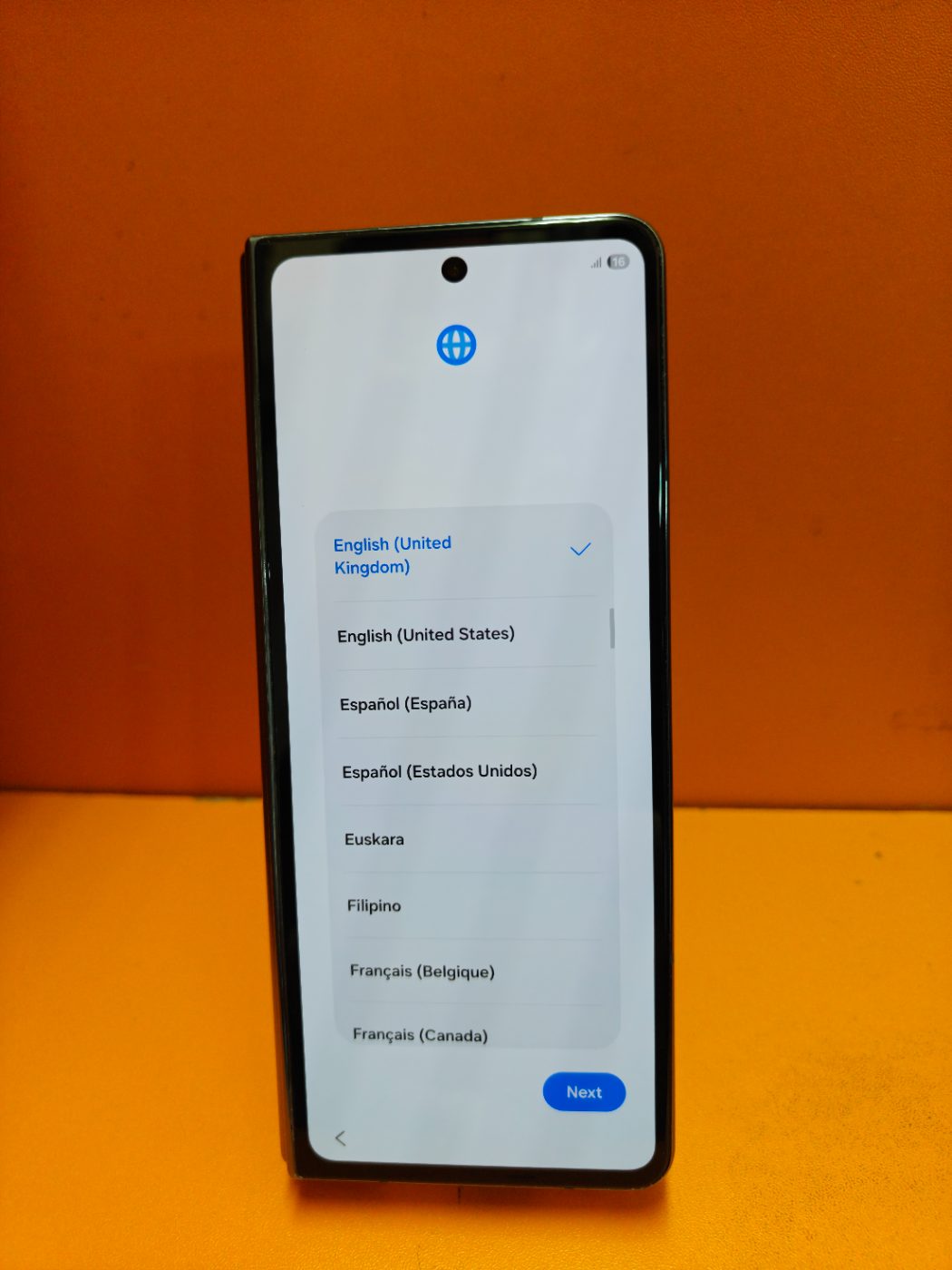 2ND HAND SAMSUNG Z FOLD 4 512GB (BEIGE BACK - GRAY FRAME) thumbnail 2